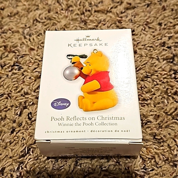 Hallmark Keepsake Christmas Ornament (2010) Pooh Reflects on Christmas - Picture 1 of 1